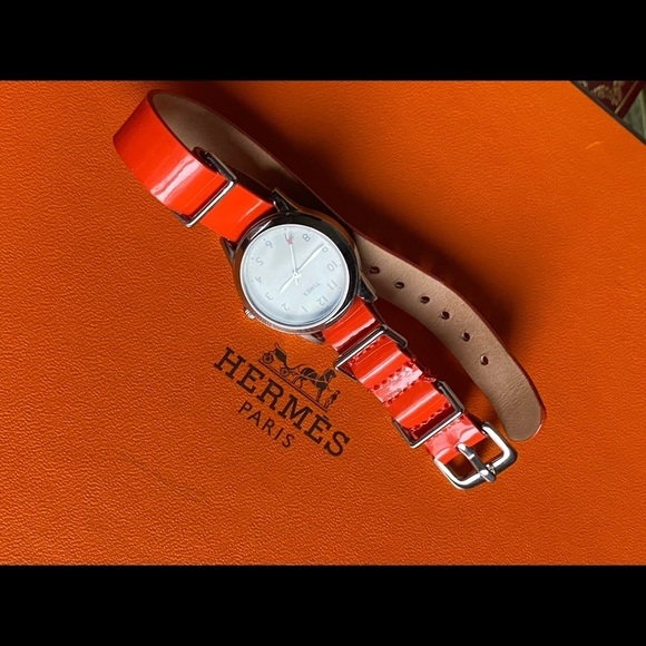 Orange strap Times wristwatch - Picture 4 of 8